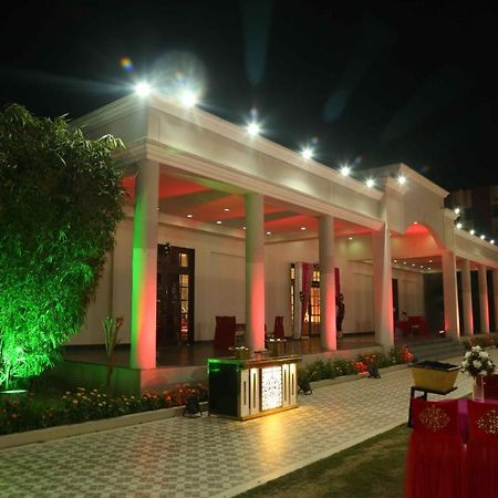 ホテル Executive Club バレーリー エクステリア 写真